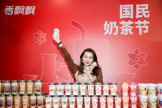 香飄飄國民奶茶節見證吉尼斯紀錄  高標準透明工廠C位出道